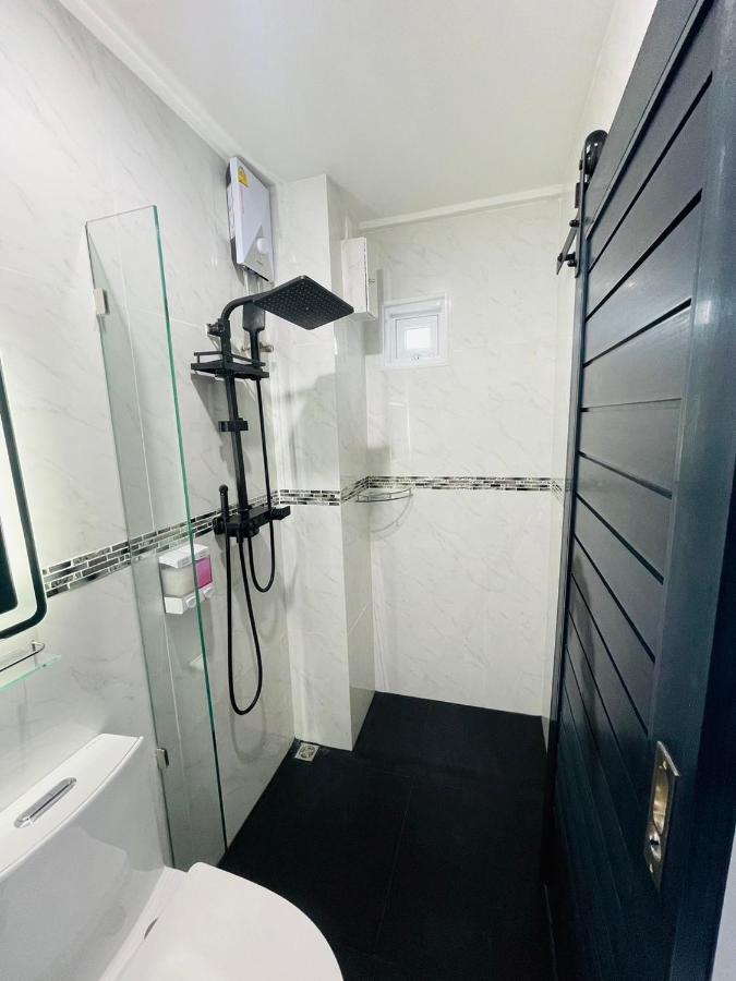 Thonglor Suites Hotel Bangkok Buitenkant foto