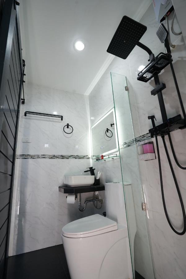 Thonglor Suites Hotel Bangkok Buitenkant foto