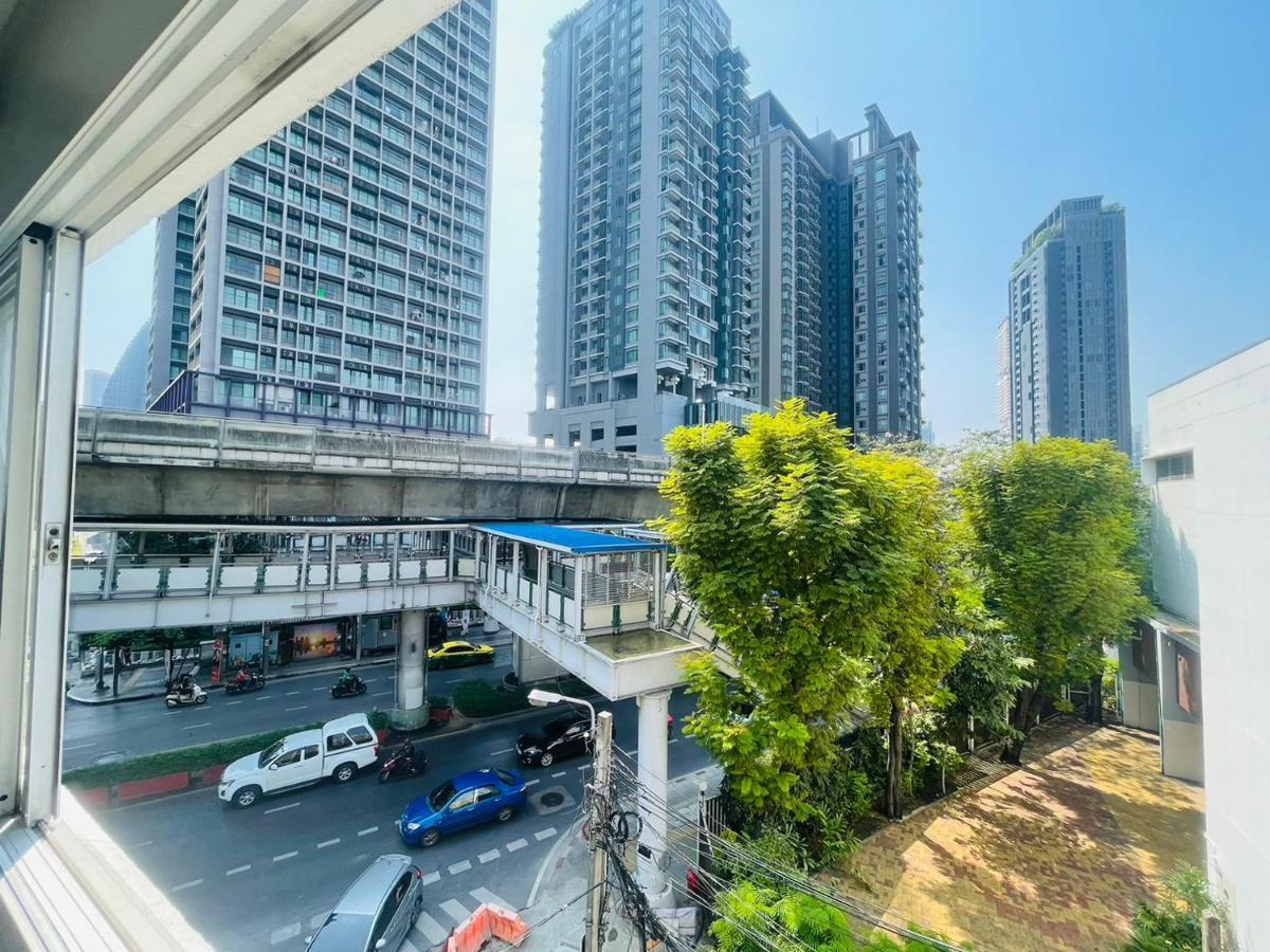 Thonglor Suites Hotel Bangkok Buitenkant foto