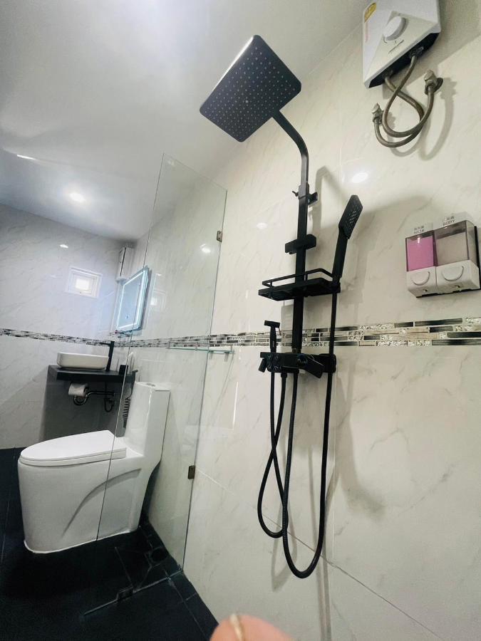 Thonglor Suites Hotel Bangkok Buitenkant foto
