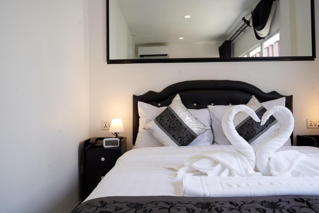 Thonglor Suites Hotel Bangkok Buitenkant foto