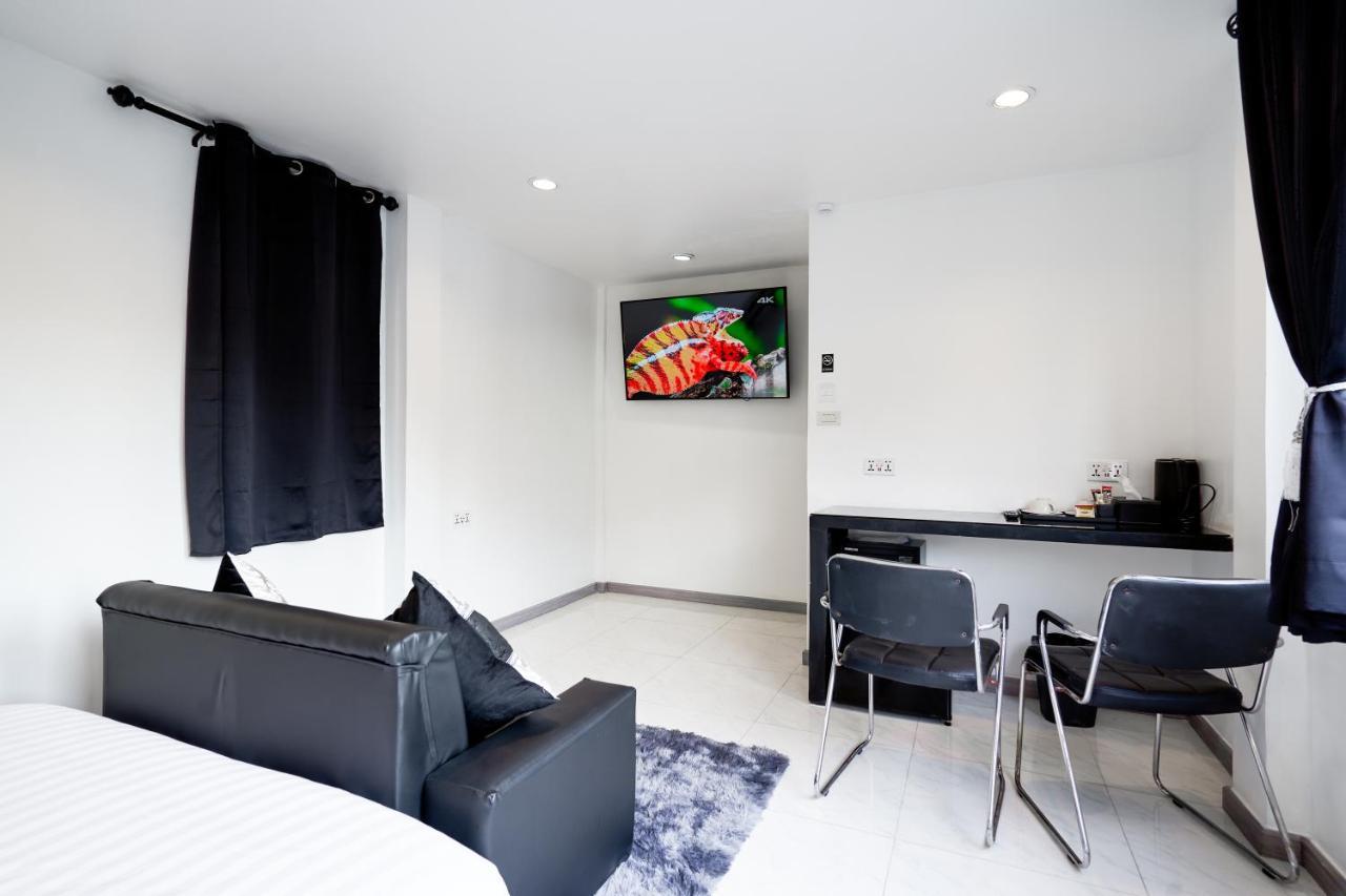 Thonglor Suites Hotel Bangkok Buitenkant foto