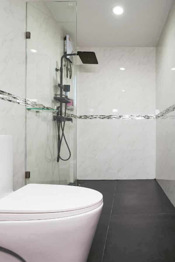 Thonglor Suites Hotel Bangkok Buitenkant foto